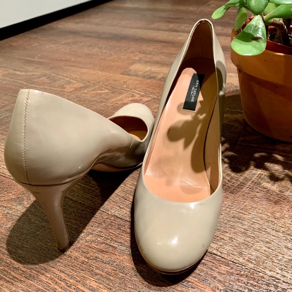 Ann Taylor Round Toe Pump with 2” Heel